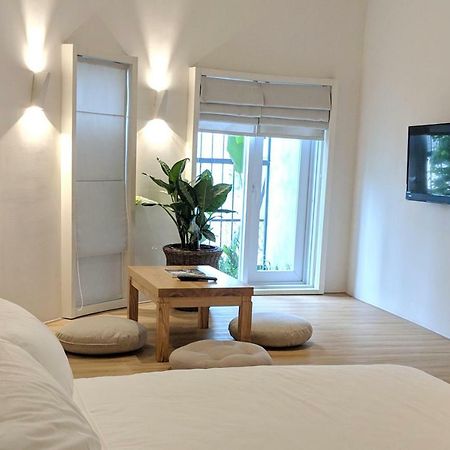 Circadian Japanese Studios In Downtown Ho Či Minovo Město Exteriér fotografie